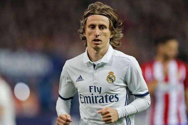 詹姆斯专属纪念徽章细节曝光：致敬第23个赛季 激动回应称无比荣幸